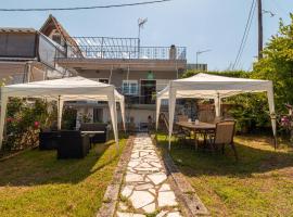 Fantasea Apartments, hotel with parking in Stomio