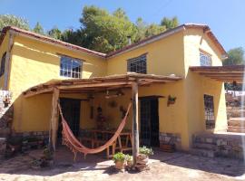 La Amarilla, casa con hermosa vista, hotel in Tilcara