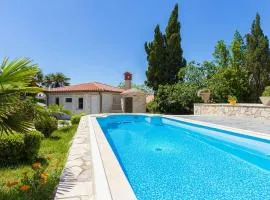 Ferienwohnung mit Pool, Klima, Grillplatz, Balkon