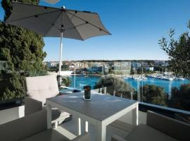 Exklusive Villa mit privatem Pool 50 Meter zum Strand, hotel v destinaci Pješčana Uvala