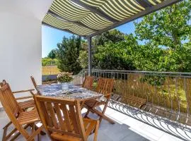 Neu renovierte Ferienwohnung mit Klima, WLAN, Terrasse und Grill