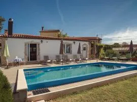 Preiswerte und schöne Ferienwohnung mit Pool, WLAN, Terrasse und Grill