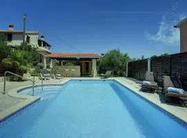 Einzigartige Villa nur 1 km bis zum Strand mit privatem Pool, BBQ, Klima, WLAN