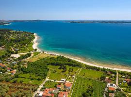 Traumhafte Strandfinca mit eigenem Zugang zum Strand und Klima, WLAN, BBQ, ξενοδοχείο σε Peroj