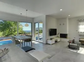 Traumhafte Villa mit privatem Pool, Sauna, Meerblick