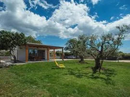 Gepflegtes Ferienhaus mit moderner Ausstattung, Parkplatz, Klima
