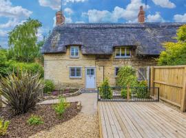 Blackbird Cottage, holiday home in Kettering