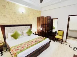 Hotel Starline near Iffco Chowk Metro - Couple Friendly