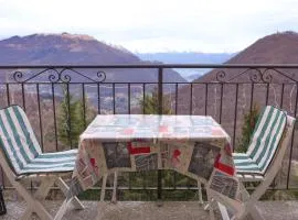 Panoramic lake view home's Giulia
