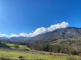 Spacieux logement au pied du Vercors, хотел с паркинг в Сан-Жан-ан-Ройан