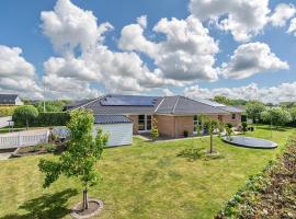 Amazing Home In Varde With Wifi And 4 Bedrooms, hytte i Varde