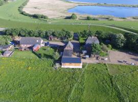 Ferienhof und Reittherapie Deichwind - Nordfriesland - 2 Häuser, hotel na may parking sa Hattstedtermarsch