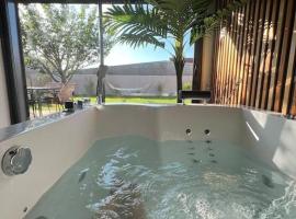 ESCAPE ZEN Oasis tropicale & Spa privatif, hotel in Loon-Plage