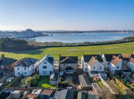Much loved home with a view., feriebolig i Poole