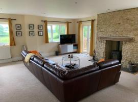 Cosy Cottage in the heart of Black Down Hills, semesterhus i Yarcombe