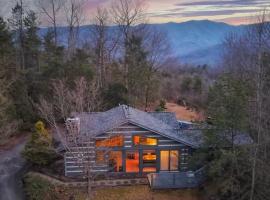 Real Log Cabin With Amazing Views, Hot Tub, Sauna, Games – domek górski w mieście Cosby