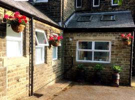 Private annex to Victorian villa, with kitchen and Free parking, hotel in Todmorden
