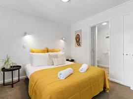Central town apartment, budget hotel in Queenstown