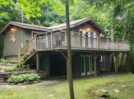 Muskoka Ski Chalet ชาเลต์ในฮันต์สวิลล์