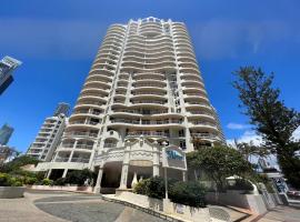 Stunning 2 bedroom Ocean View Apartment, hotel cerca de Infinity Maze, Gold Coast