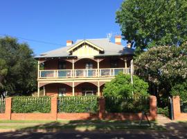 The Abbey Bed and Breakfast – tani hotel w mieście Narromine