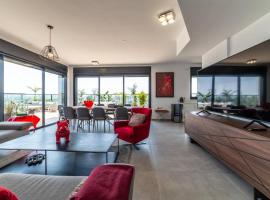 Bautiful Penthouse 4Bed with Jacuzzi sea view, apartmen di Tel Aviv