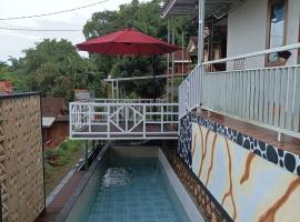 Vila Dechalasya, hotell i Mojokerto