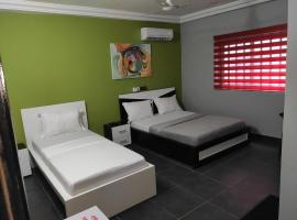 Room in Guest room - Royal Blue Guest House Bar Deluxe Twin Bed, guest house in Lomé
