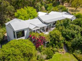 Spacious home with ocean views, casa de temporada em Dromana