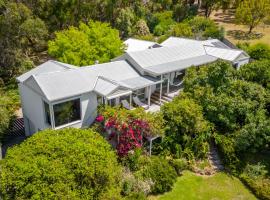 Spacious home with ocean views, hotel in Dromana