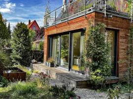 LUXOMES: Design Apartment - Near Airport