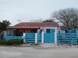 UNE MAISON SUR UNE PRESQU'ILE, cottage in Port-Saint-Louis-du-Rhône