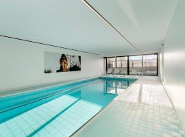 Villa Paradis - De ultieme kustvilla met zwembad !, hotel a Koksijde