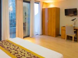 Tropical Plaza Apartments