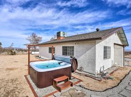 Desert Escape - Hot Tub, Fire Pit and Grill, casa en Landers