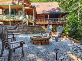 Lake Hartwell Area Cabin with Community Pool Access!、Westminsterの別荘
