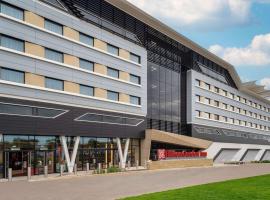 Hilton Garden Inn Silverstone, מלון בטאוצ'סטר