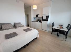 Bright studio apartment on the 6th floor, hotel en Kerava