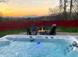 Mountain Escape, Yosemite South Gate House with Hot Tub, Views & Game Room, Near town, hotel in Oakhurst