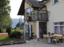 Rooms & Apartment Jozić, хотел в Prozor