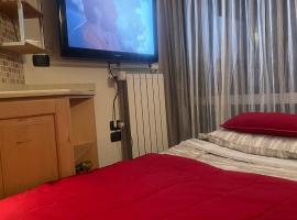 BAITA SOLE ALTO la tua casa sulle piste da sci, hotel din Marilleva