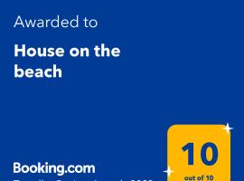 House on the beach, hotel with parking in Salamís