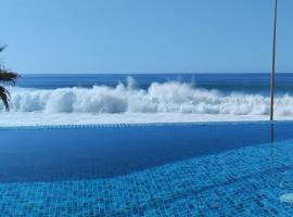 Villa Sunset Avenue by the sea with infinity heated swimpool, hotel in Paul do Mar