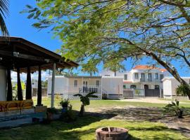 Casitas at Flambohio Beach Camp, location de vacances à Sabana