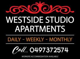 Westside Studio Apartments, hotelli  lähellä lentokenttää Armidalen lentokenttä - ARM 