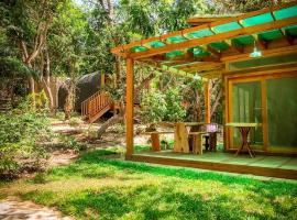 ALQUIMIA Hospedaria, cabin in Praia do Forte