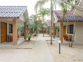 Lightplus Khao Lak, hotel in Khao Lak