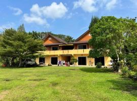 Relaxation guesthouse, rental liburan di Thalang