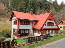 Ubytování v retro chalupě Na Věčnosti: Tanvald şehrinde bir otel