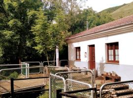 La casita del agua Alto Bernesga, León, cheap hotel in Geras